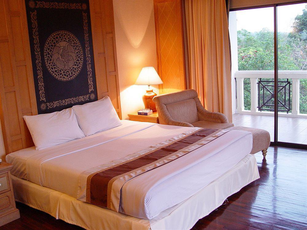 Pavilion Rim Kwai Resort Kanchanaburi City Exteriör bild